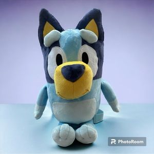 Bluey Soft Plushie 17” backpack with small pocket in back for small items